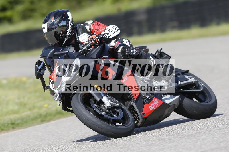 /Archiv-2025/09 22.04.2025 Cornu Master School ADR/rot-rouge/21